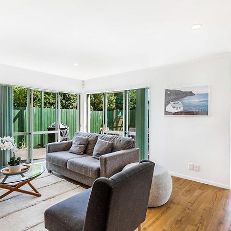 Private And Sunny 3-Bedroom Home With Parking Auckland Eksteriør billede