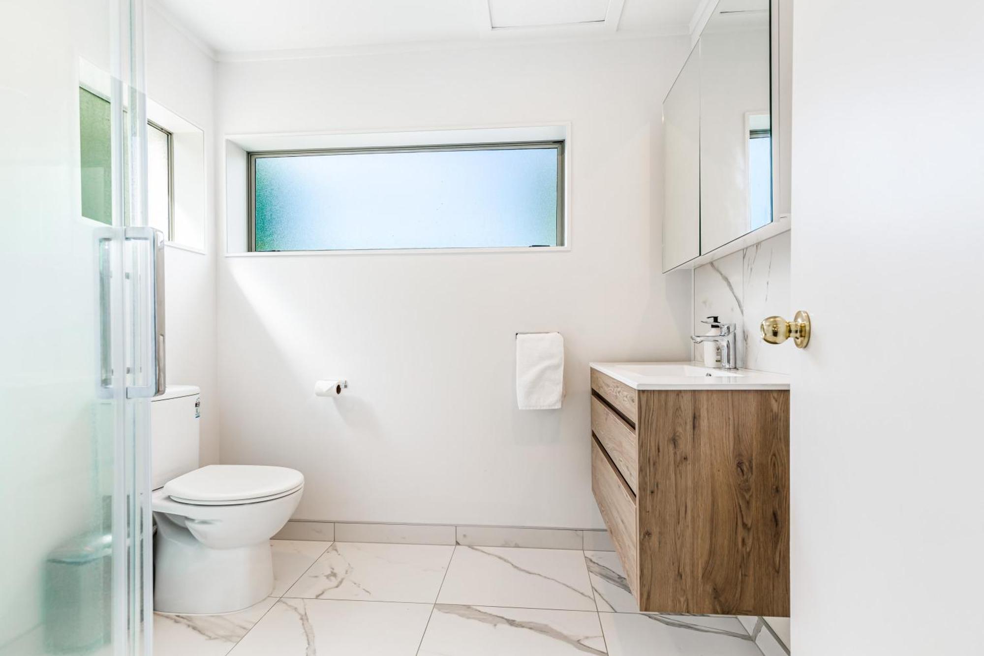 Private And Sunny 3-Bedroom Home With Parking Auckland Eksteriør billede